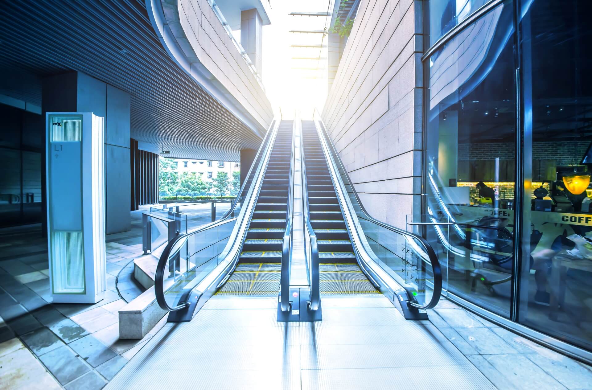 empty-escalator-view